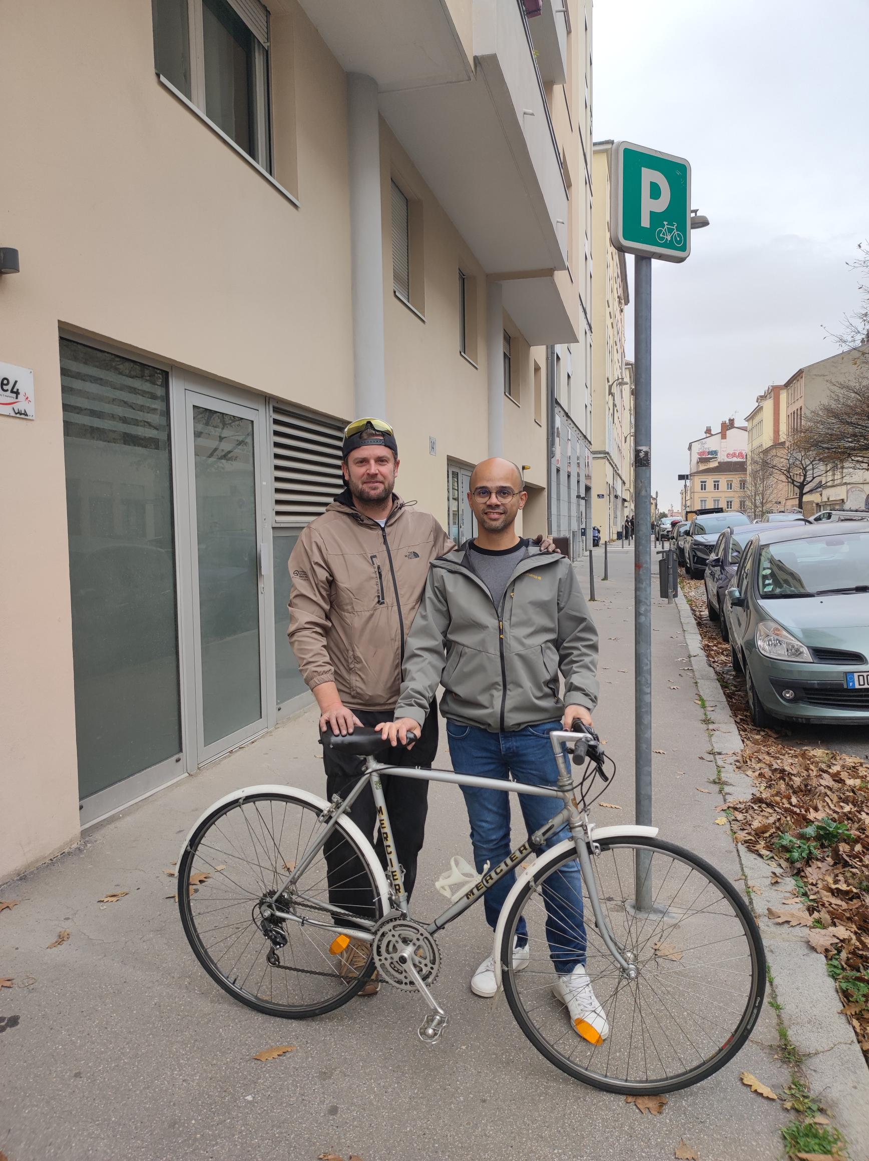 D’un guidon de route (cintre courbé) à un guidon plat (cintre droit)